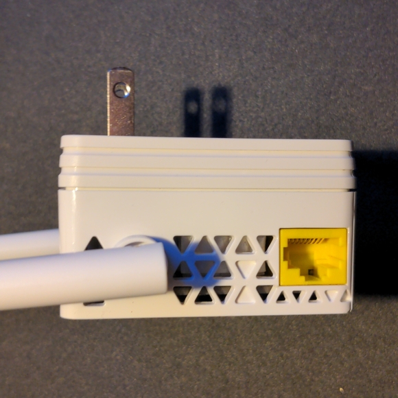 Netgear AC750 WiFi range extender - Picture 2 of 5